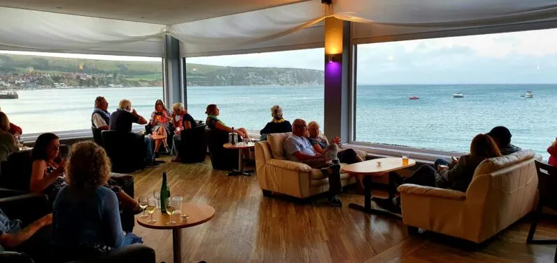 Summer evenings in the Showbar